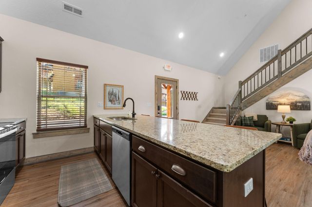172 Ravine Roadway 30, Hollister, MO 65672