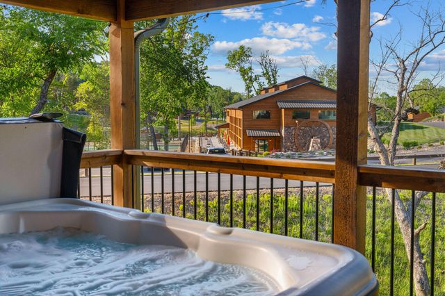 172 Ravine Roadway 30, Hollister, MO 65672
