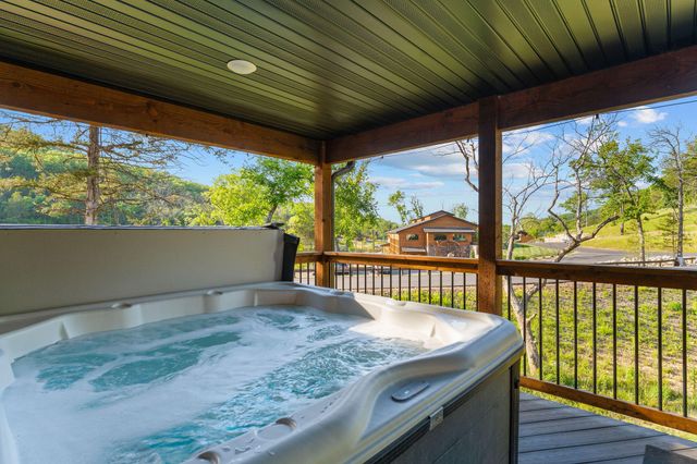 172 Ravine Roadway 30, Hollister, MO 65672
