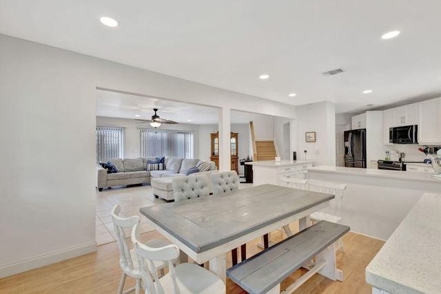 146 Weybridge Circle B, Royal Palm Beach, FL 33411