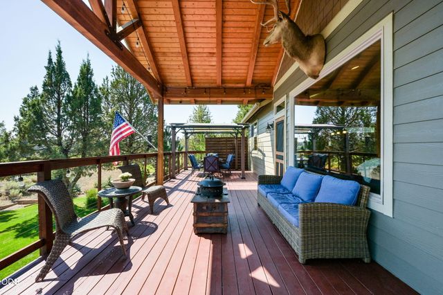 1890 Murrelet Drive, Redmond, OR 97756