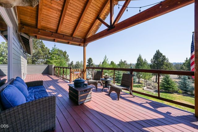 1890 Murrelet Drive, Redmond, OR 97756
