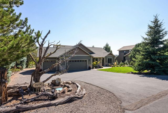 1890 Murrelet Drive, Redmond, OR 97756
