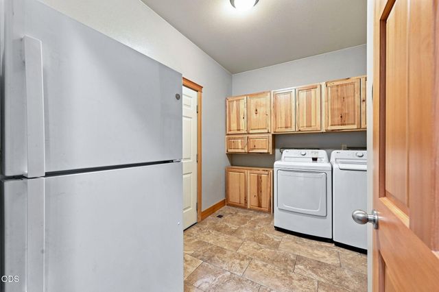 1890 Murrelet Drive, Redmond, OR 97756