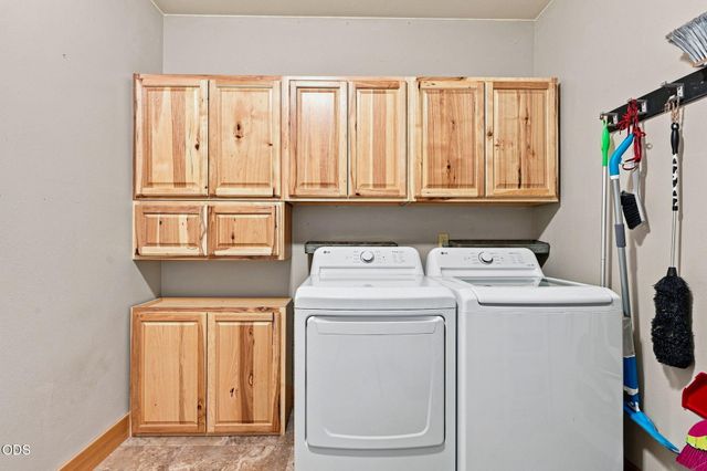 1890 Murrelet Drive, Redmond, OR 97756