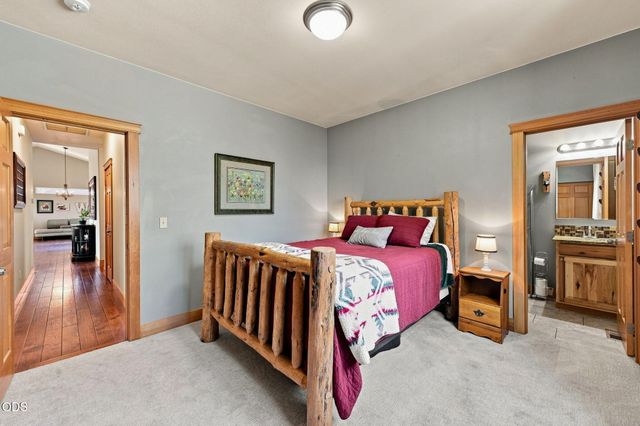 1890 Murrelet Drive, Redmond, OR 97756