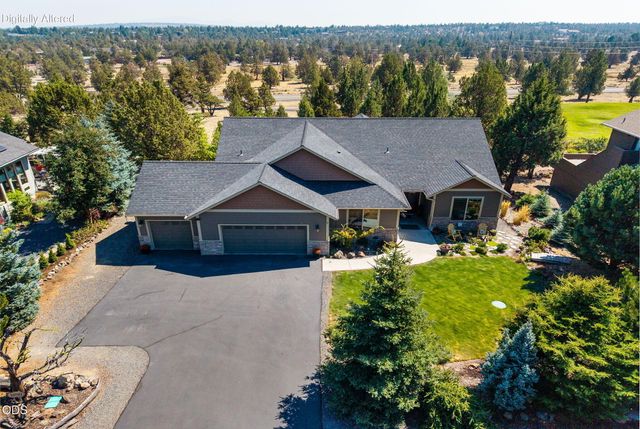 1890 Murrelet Drive, Redmond, OR 97756