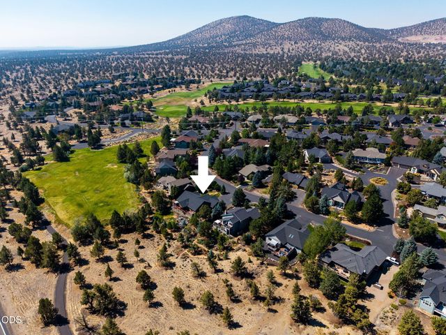 1890 Murrelet Drive, Redmond, OR 97756