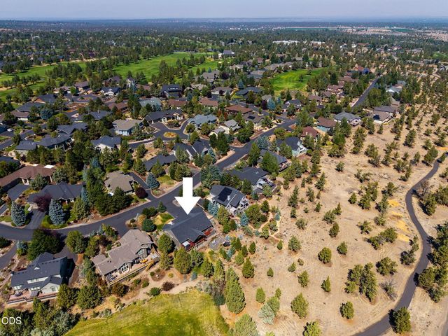 1890 Murrelet Drive, Redmond, OR 97756