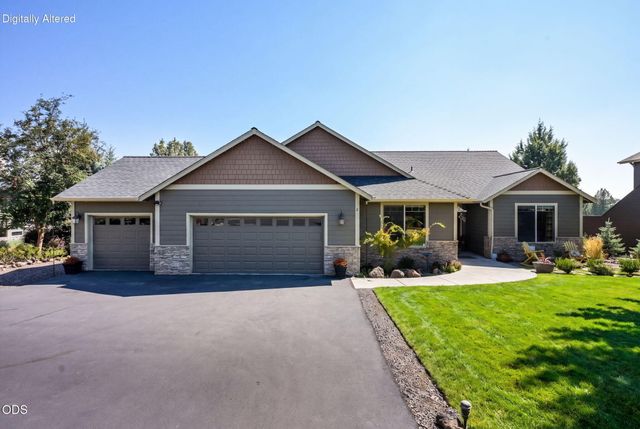 1890 Murrelet Drive, Redmond, OR 97756
