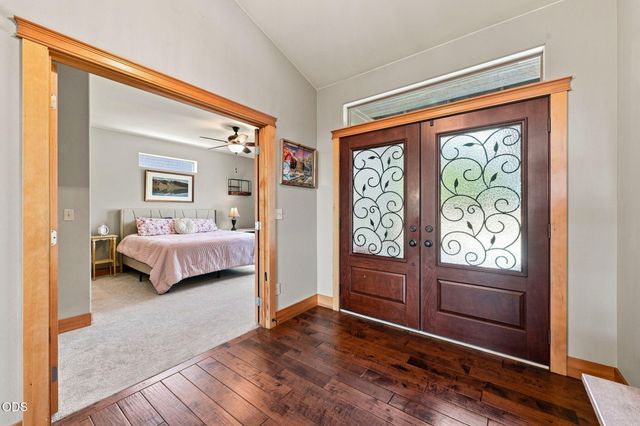 1890 Murrelet Drive, Redmond, OR 97756