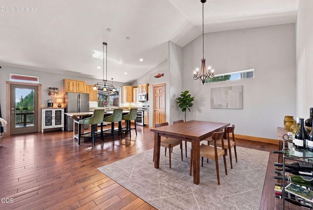 1890 Murrelet Drive, Redmond, OR 97756