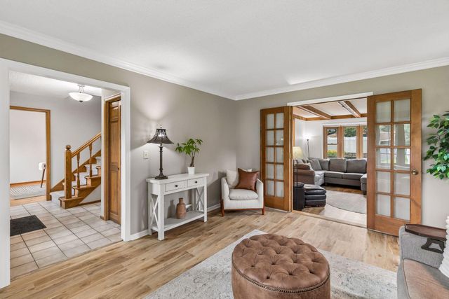 900 Nina Court, Mendota Heights, MN 55118