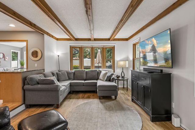 900 Nina Court, Mendota Heights, MN 55118