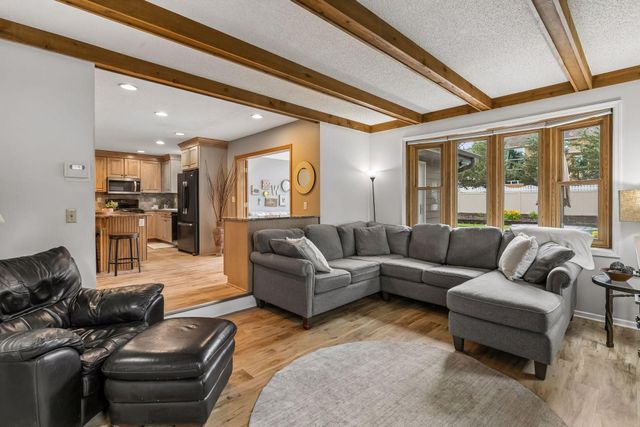 900 Nina Court, Mendota Heights, MN 55118