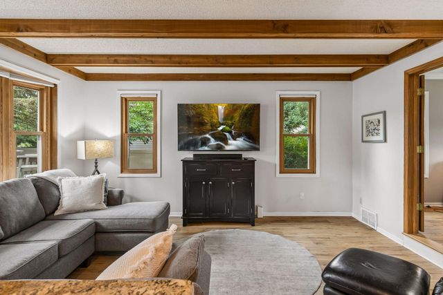 900 Nina Court, Mendota Heights, MN 55118