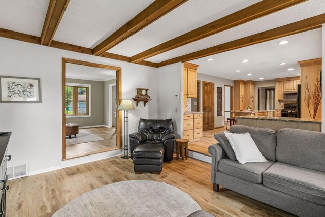 900 Nina Court, Mendota Heights, MN 55118