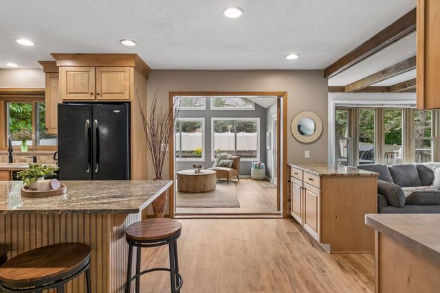 900 Nina Court, Mendota Heights, MN 55118