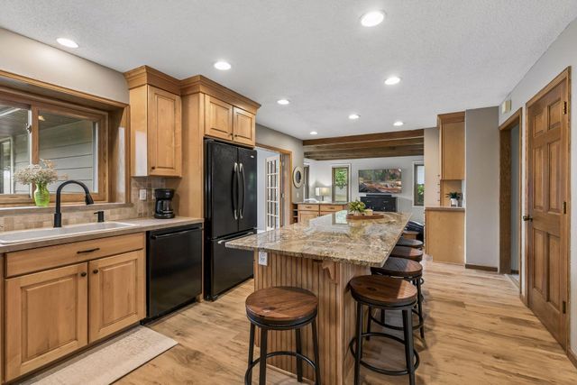 900 Nina Court, Mendota Heights, MN 55118