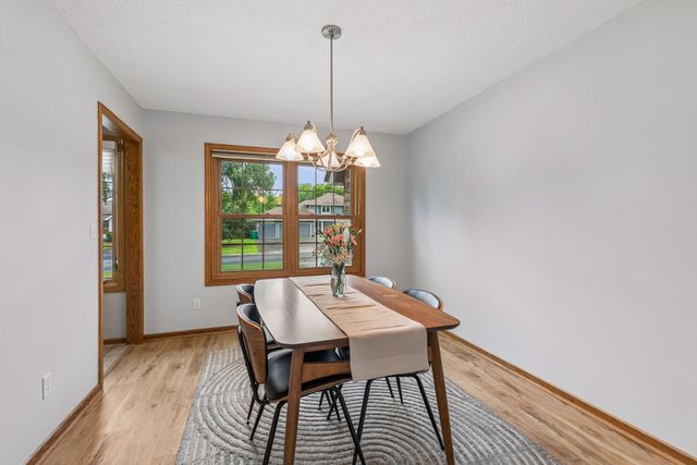 900 Nina Court, Mendota Heights, MN 55118