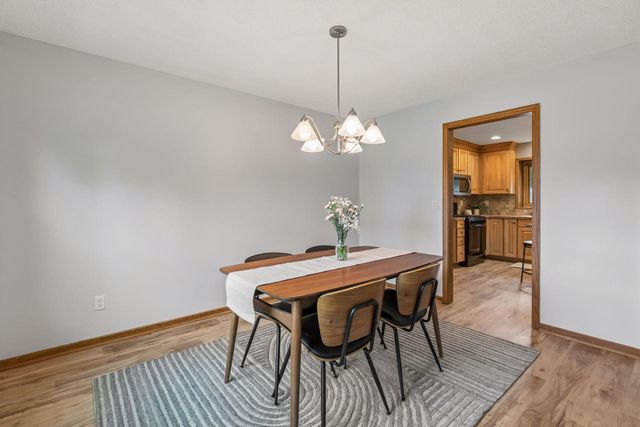 900 Nina Court, Mendota Heights, MN 55118