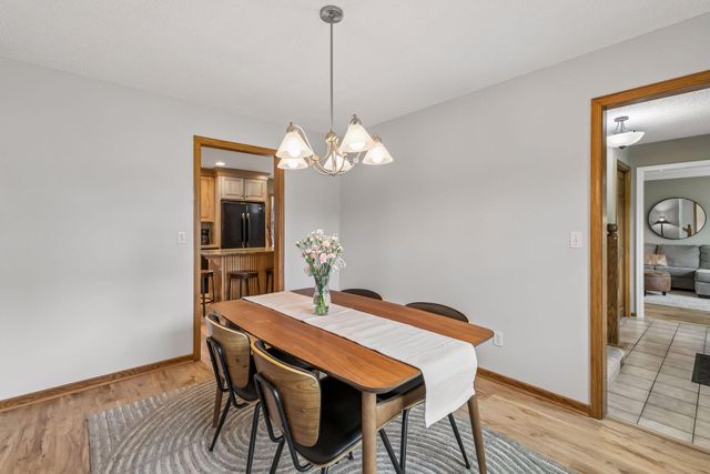 900 Nina Court, Mendota Heights, MN 55118