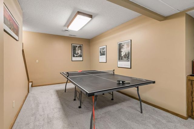 900 Nina Court, Mendota Heights, MN 55118
