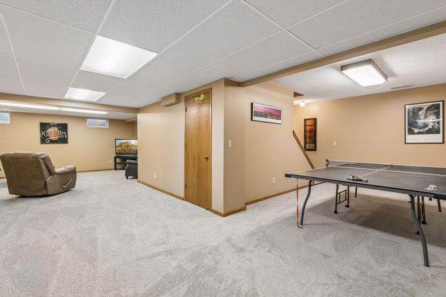 900 Nina Court, Mendota Heights, MN 55118