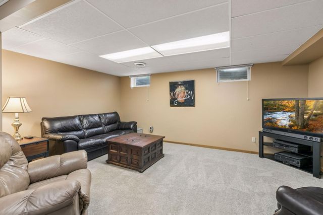 900 Nina Court, Mendota Heights, MN 55118