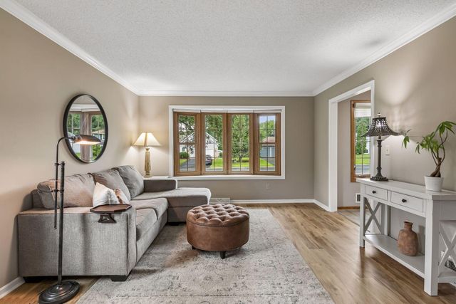 900 Nina Court, Mendota Heights, MN 55118