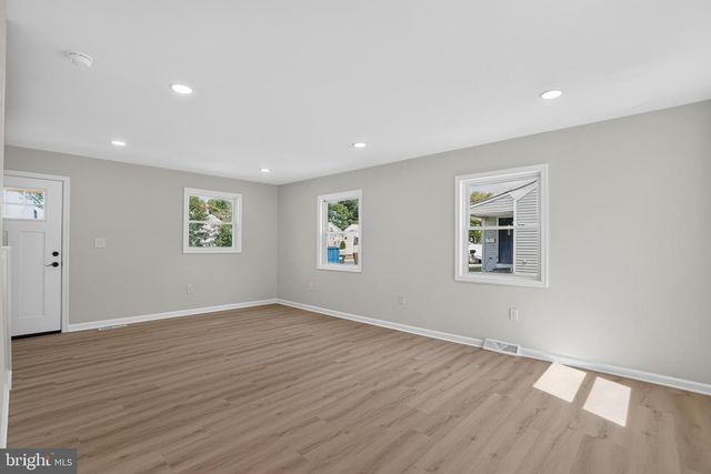 56 YALE AVE, New Castle, DE 19720