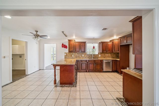 6777 S 4415 Road, Locust Grove, OK 74352