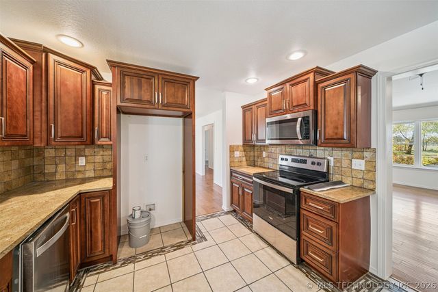 6777 S 4415 Road, Locust Grove, OK 74352