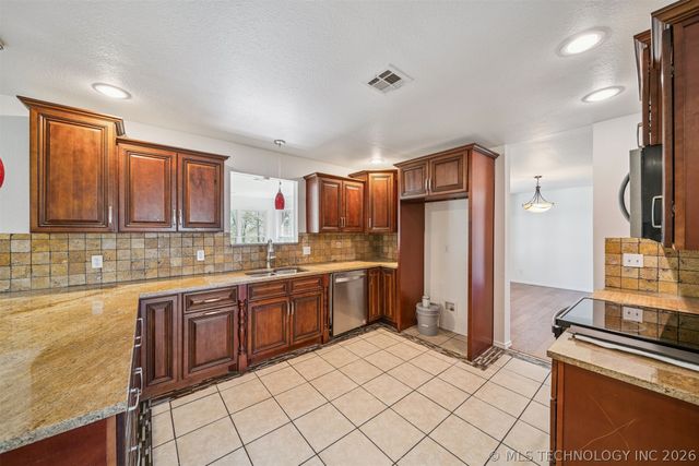 6777 S 4415 Road, Locust Grove, OK 74352