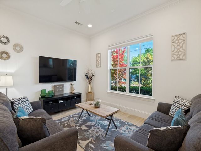 732 W 7th Street, Dallas, TX 75208