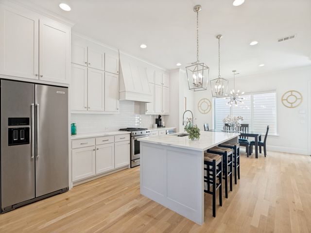 732 W 7th Street, Dallas, TX 75208