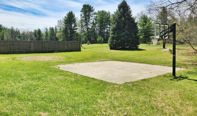 4067 E 20th Street, White Cloud, MI 49349