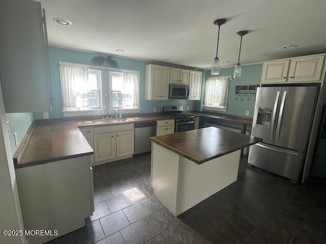 20 Colfax Street, Toms River, NJ 08753