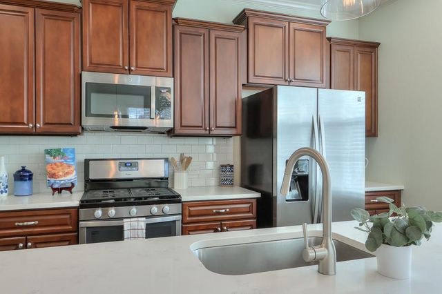 7205 Lowery Oak Drive, Roswell, GA 30075