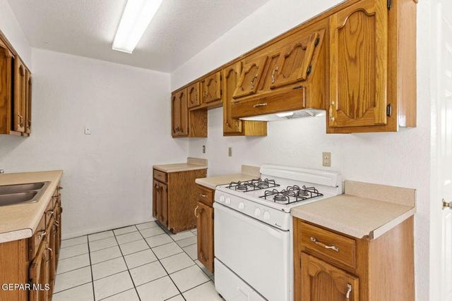 11701 HENRY PHIPPS Drive, El Paso, TX 79936