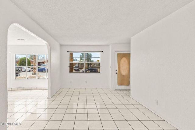 11701 HENRY PHIPPS Drive, El Paso, TX 79936