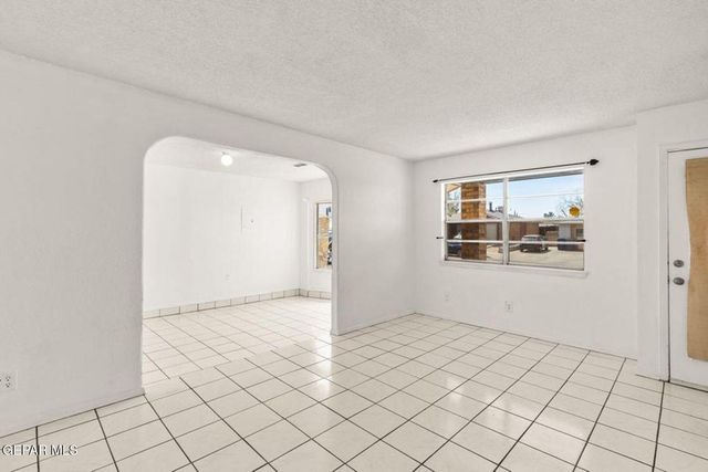11701 HENRY PHIPPS Drive, El Paso, TX 79936