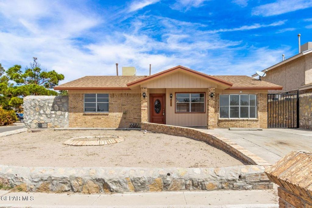 11701 HENRY PHIPPS Drive, El Paso, TX 79936