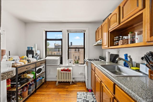2067 32nd Street, Astoria, NY 11105