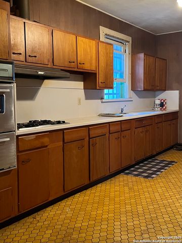 1818 woodlawn, San Antonio, TX 78201