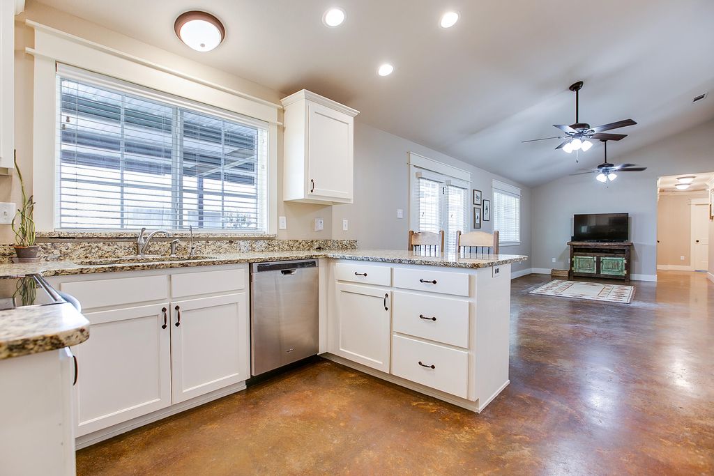 Image 13 of property listing at 791 Fairview School Road, San Angelo, TX 76904