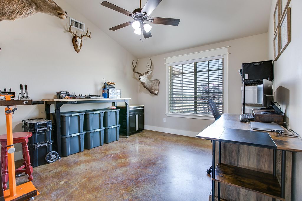 Image 6 of property listing at 791 Fairview School Road, San Angelo, TX 76904