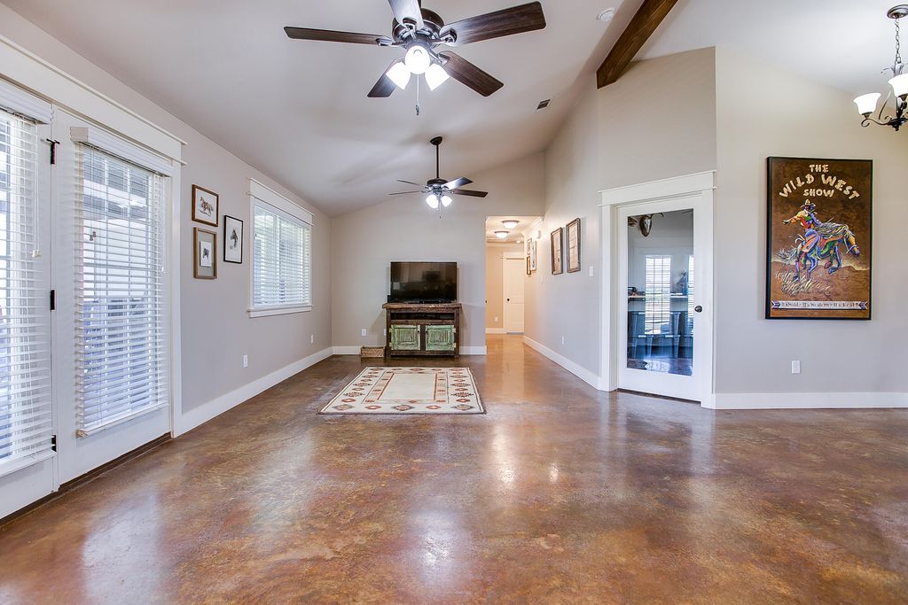 Image 7 of property listing at 791 Fairview School Road, San Angelo, TX 76904