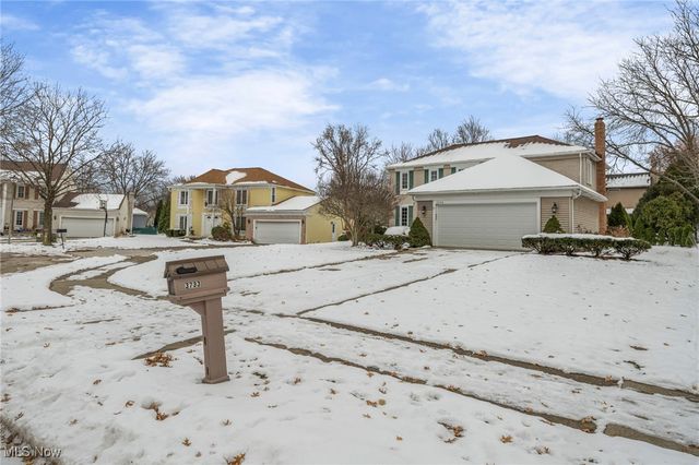 3733 River Lane, Rocky River, OH 44116