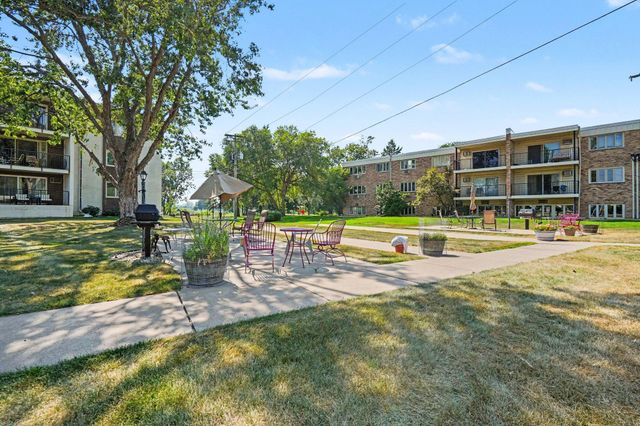 4351 Parklawn Avenue 7E, Edina, MN 55435